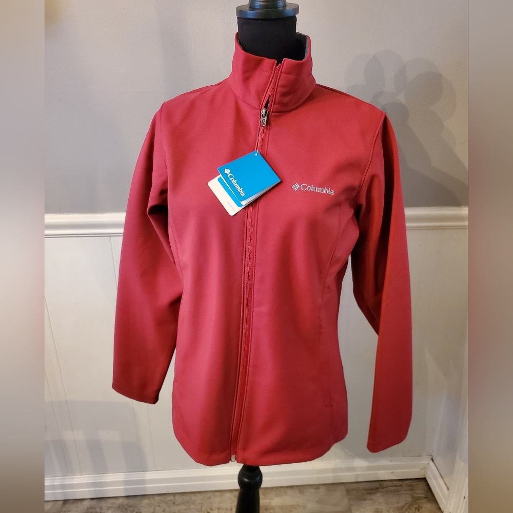 Women's Size M - Columbia Herald Square Softshell Jacket - NWT.